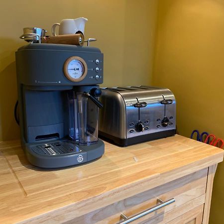 Min-Y-Fford Sleeps 6 Plus Pet Newport  Kültér fotó