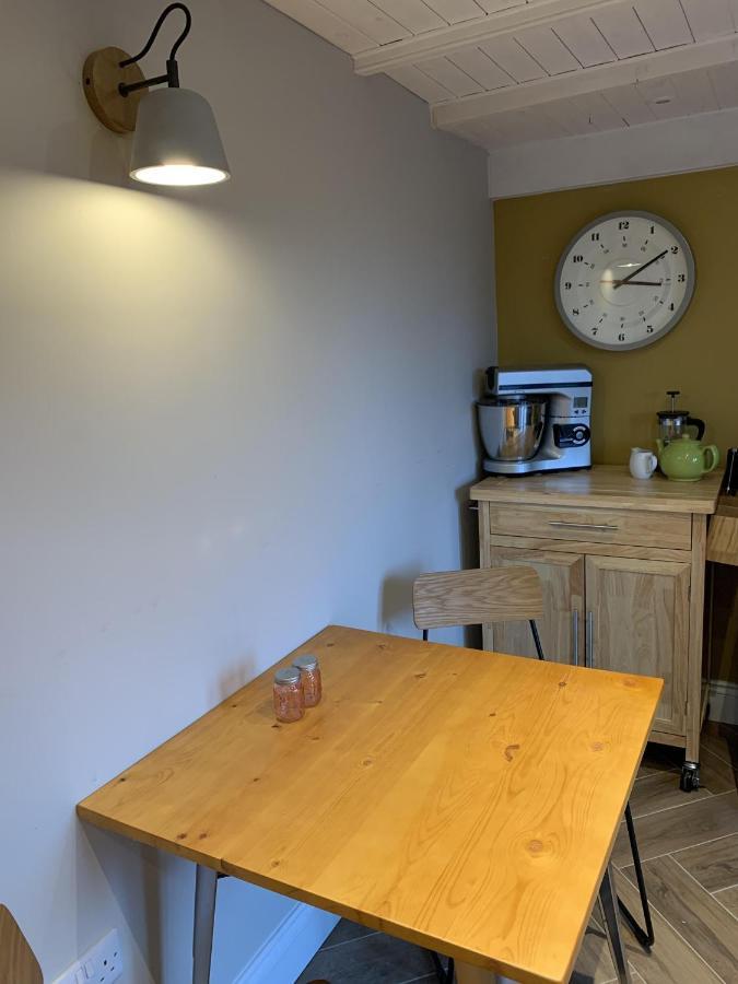 Min-Y-Fford Sleeps 6 Plus Pet Newport  Kültér fotó